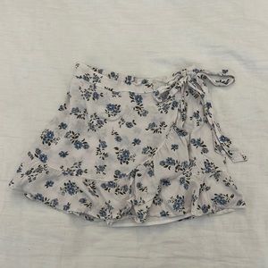 Hollister Floral tie skirt